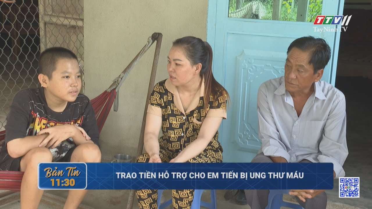 Trao tiền hỗ trợ cho em Tiến bị ung thư máu